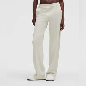 Luluemon Softstreme Pintuck Mid Rise Pant in Bone Size Regular XL Activewear